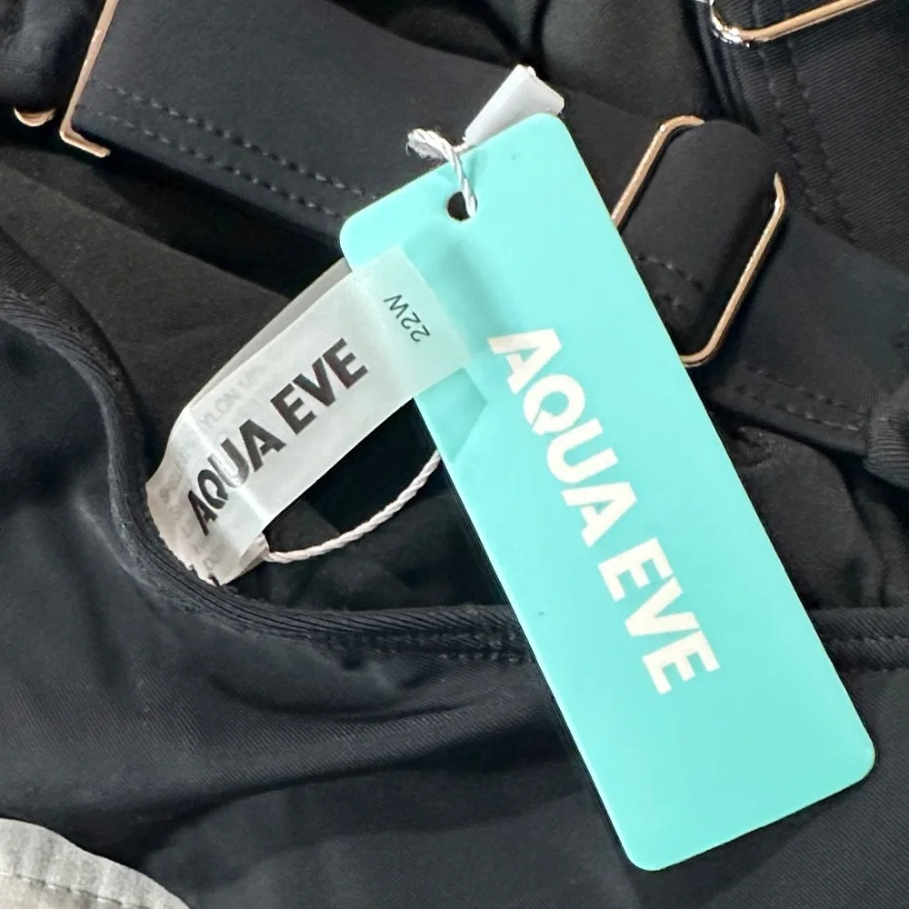 Elegant Black and White Women's One Piece Swimsuit - Picture 6 of 6